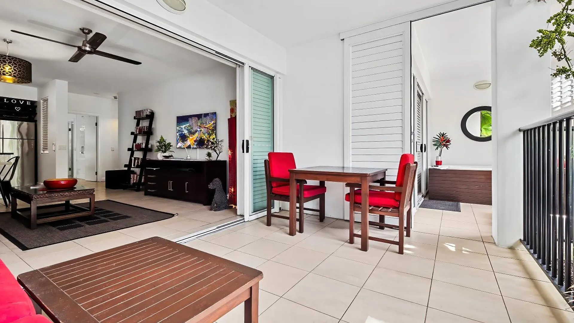 Beach Club Private Apartments 棕榈湾